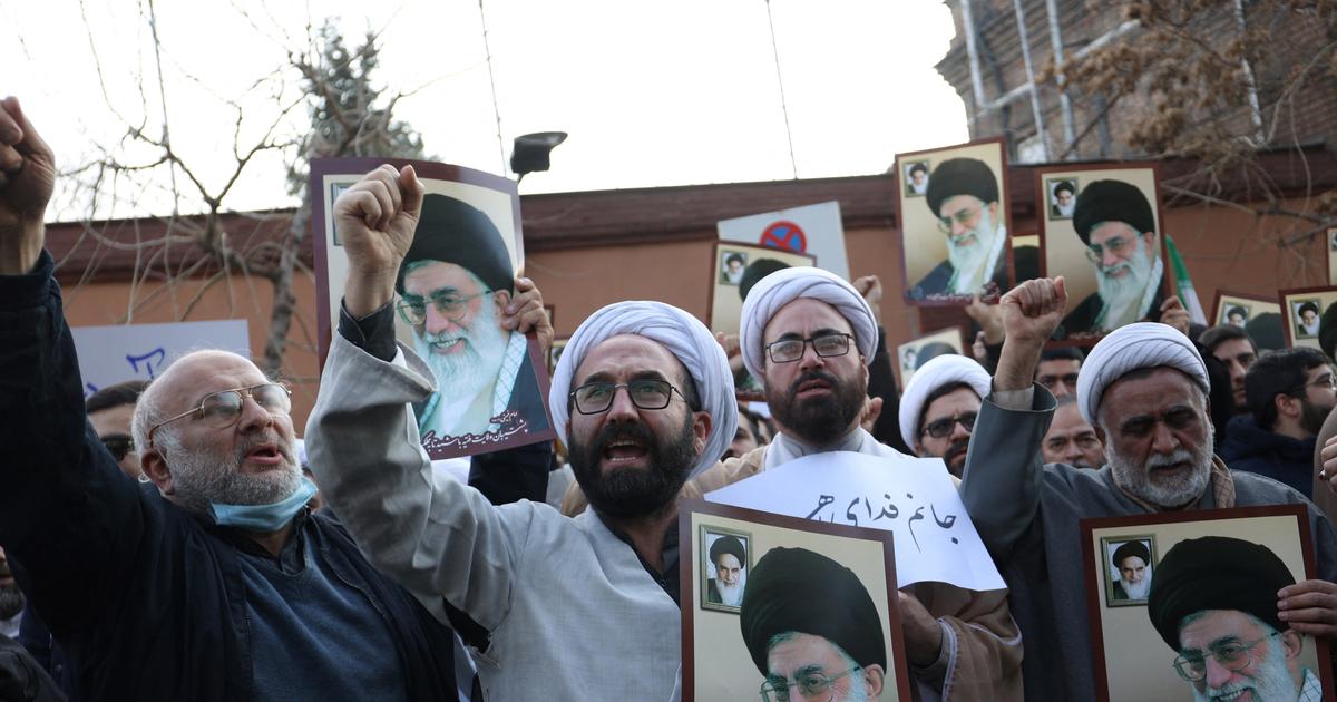 Charlie Hebdo publie de nouvelles caricatures de Khamenei et de mollahs