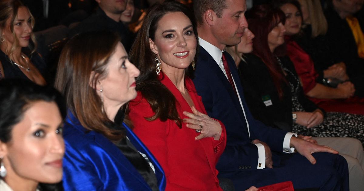 L'apparition vivifiante de Kate Middleton en costume rouge sophistiqué