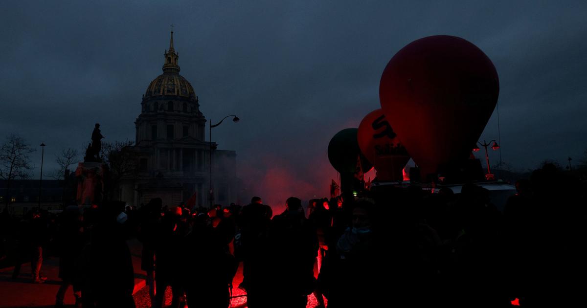 il corteo parigino giunge a destinazione in un’atmosfera molto tesa