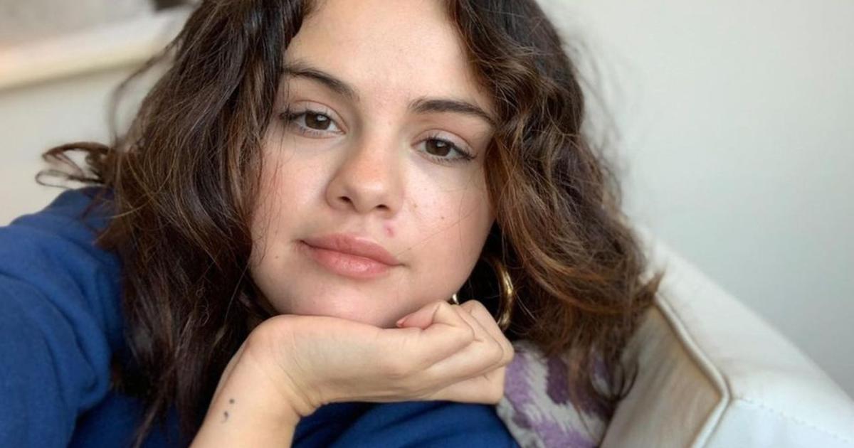 Selena Gomez s'affiche sur Instagram sans maquillage, les cheveux au naturel