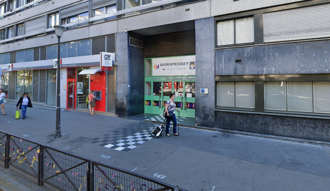 Paris : une école désaffectée du 15e arrondissement occupée par 200 personnes sans abri