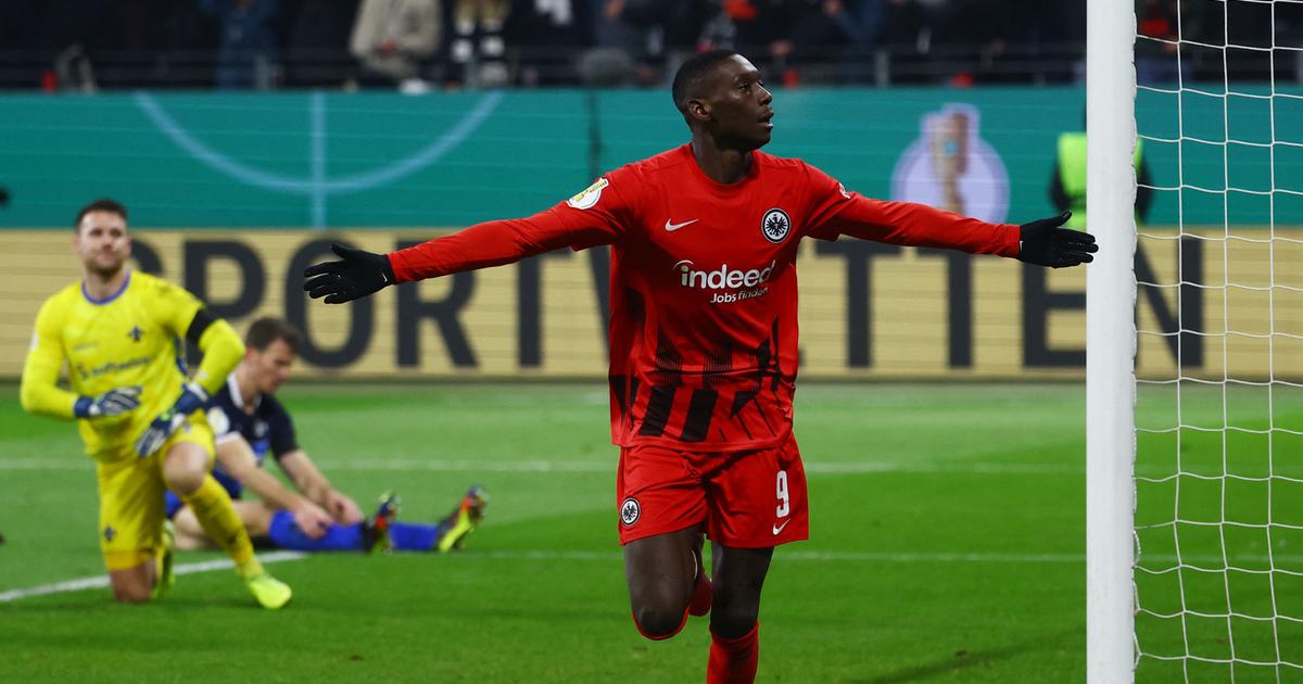 Eintracht Frankfurt goes to the quarters, with a double from Randal Kolo Muani