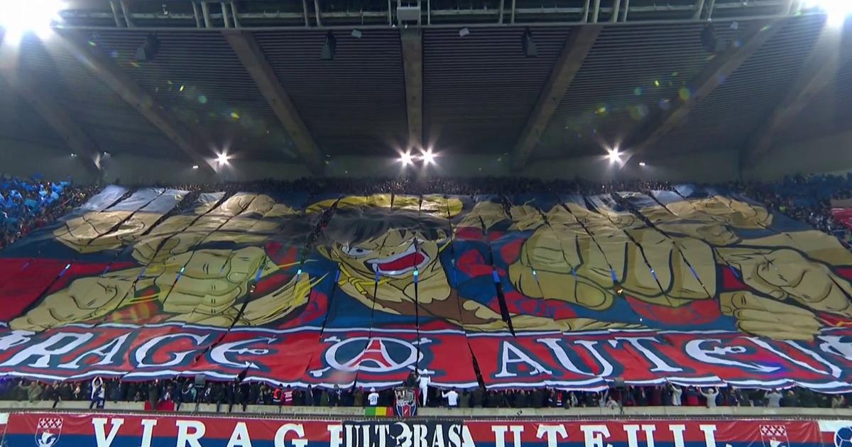 Un Tifo G Ant Sur Tout Le Virage Auteuil Et Une Partie De La Tribune