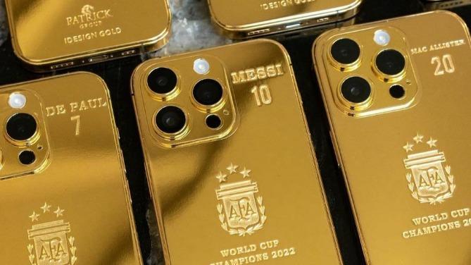 World Cup Lionel Messi Offered 35 Gold IPhones To His Teammates After Argentina s 