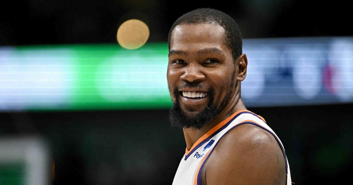 Durant decisive with the Suns, Curry bows for his return with the Warriors