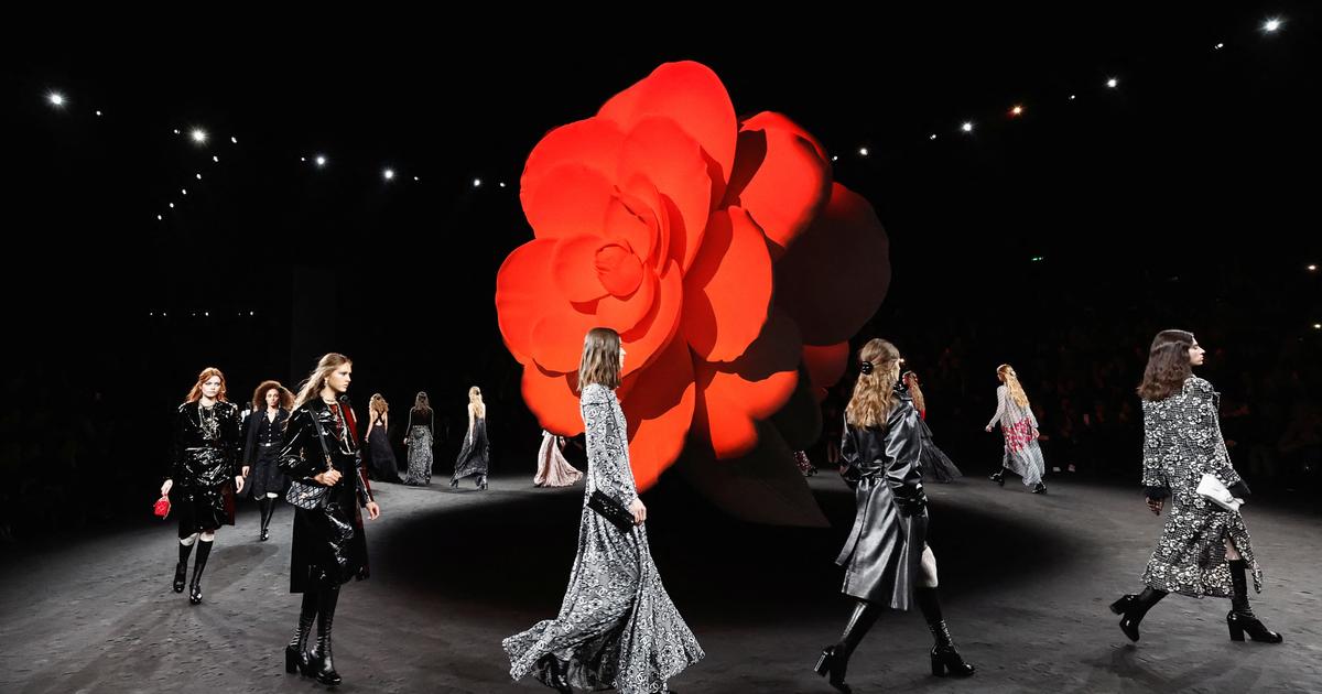 Chanel Renews its Love Affair with the Camellia