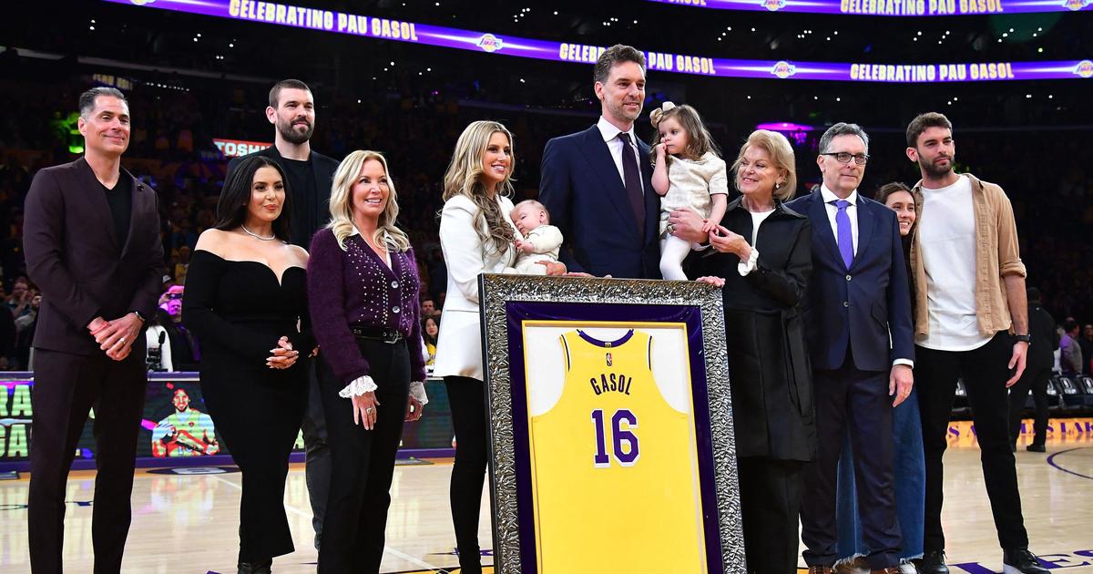 Lakers retire Pau Gasol’s number 16