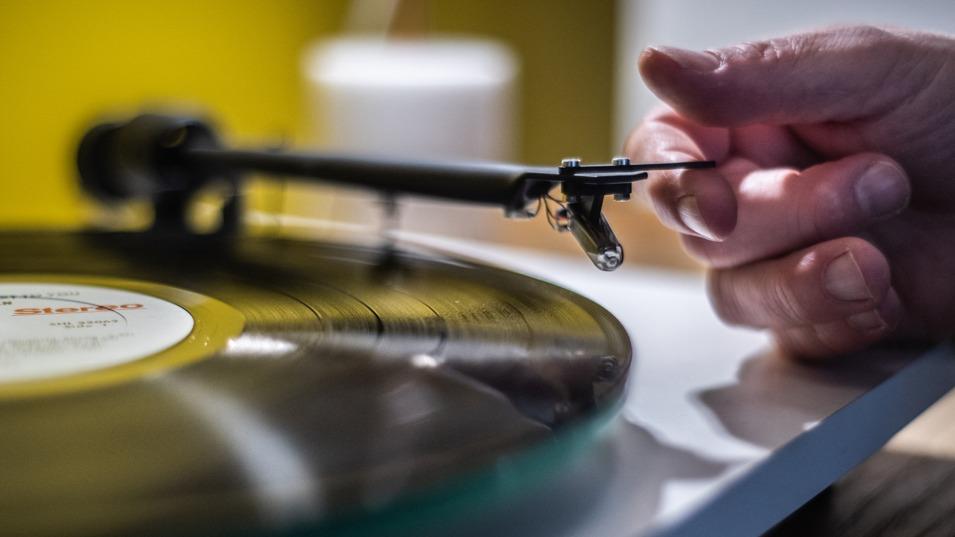 Vinyl sales exceed CD sales for the first time in the United States since the 1980s