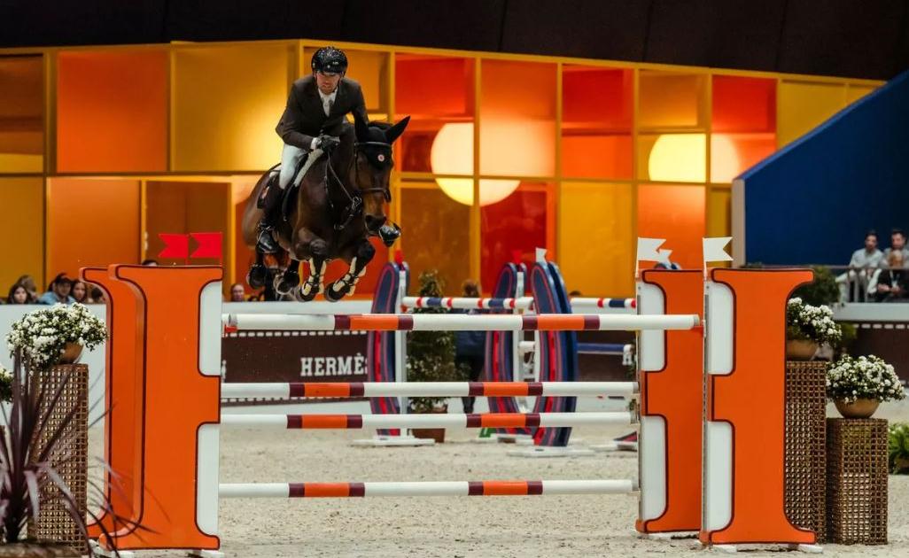 the legendary horse Hermès Ryan bows out with a final lap of honor