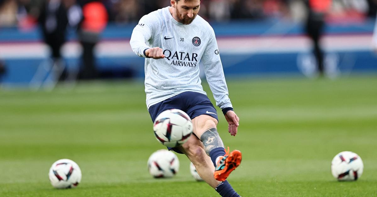 the public of the Parc des Princes gives a mixed reception to Messi