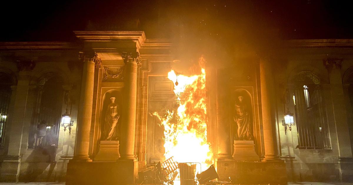 Manifestation contre la réforme des retraites : l'entrée de l'hôtel de ville incendiée à Bordeaux