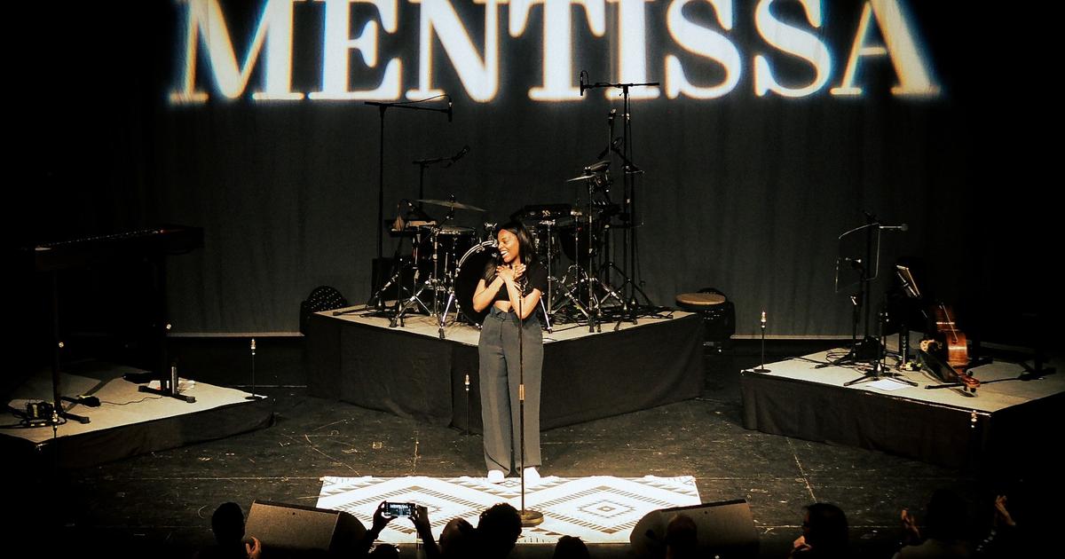 For her first Parisian concert, Mentissa already has everything a great