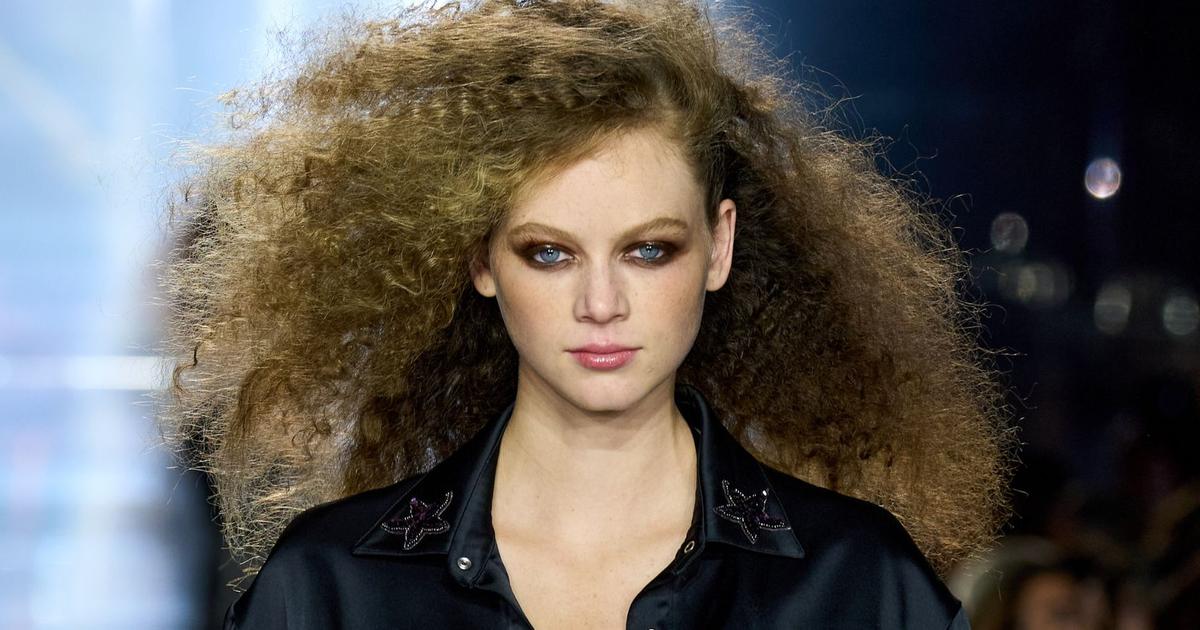 ultra-long-hair-or-voluminous-curls-two-hair-trends-that-keep-your