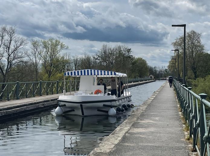 En Bourgogne, le premier bateau à hydrogène et sans permis est à louer