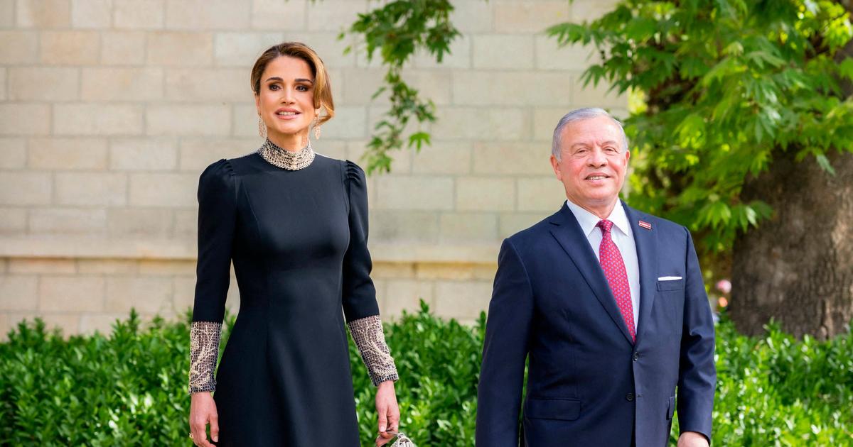 Pourquoi la reine Rania de Jordanie portait-elle une robe noire au mariage de son fils ?