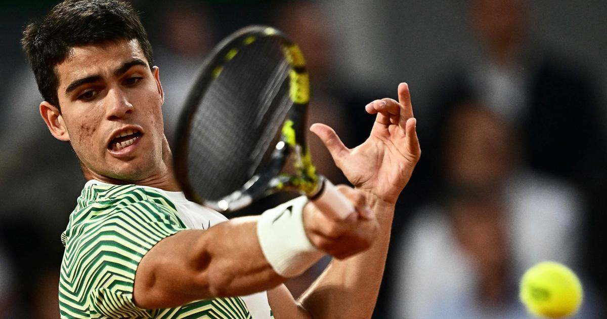 Roland-Garros 2023 : Alcaraz surclasse Tsitsipas et rejoint Djokovic en demi-finale