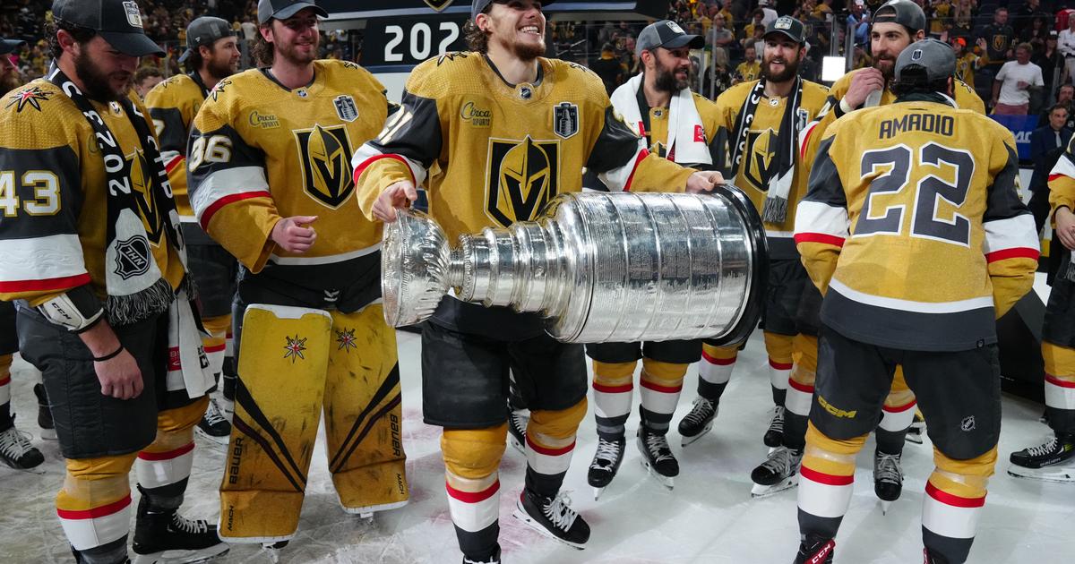 Vegas Golden Knights unveil Stanley Cup banner with slot machine - Gino Hard