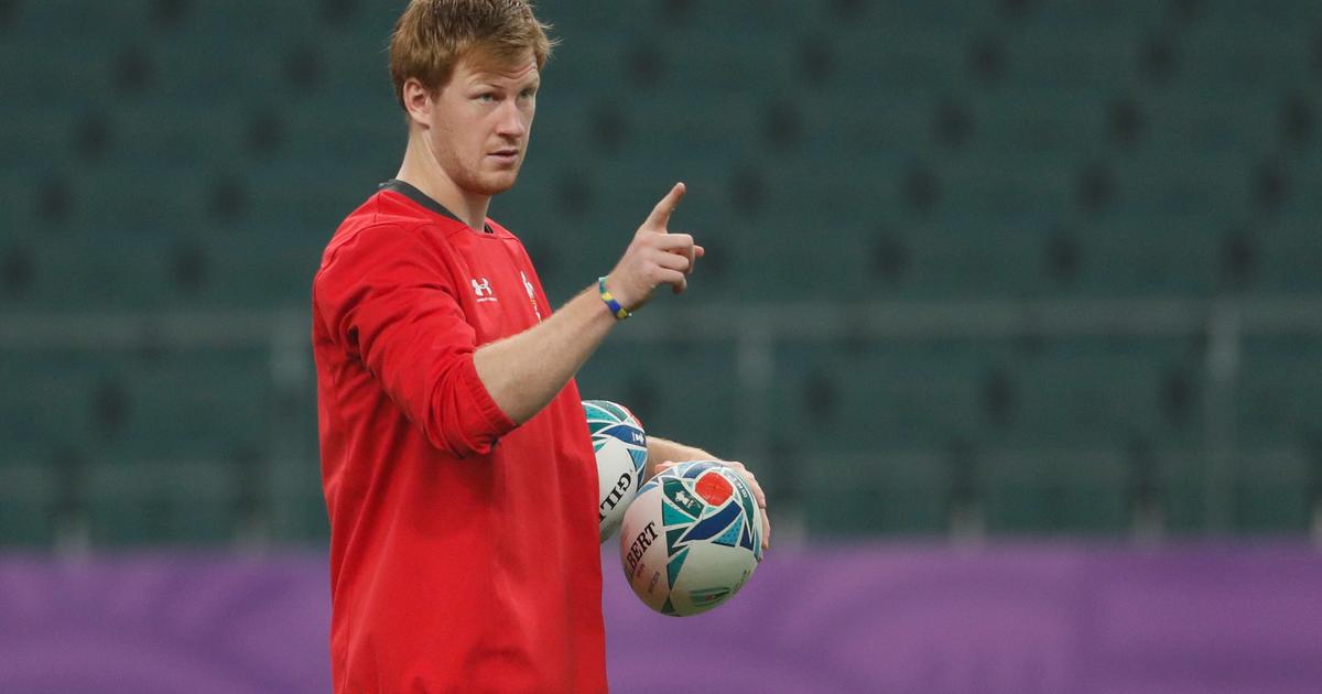 Welsh fly-half Rhys Patchell signs with New Zealand franchise Highlanders