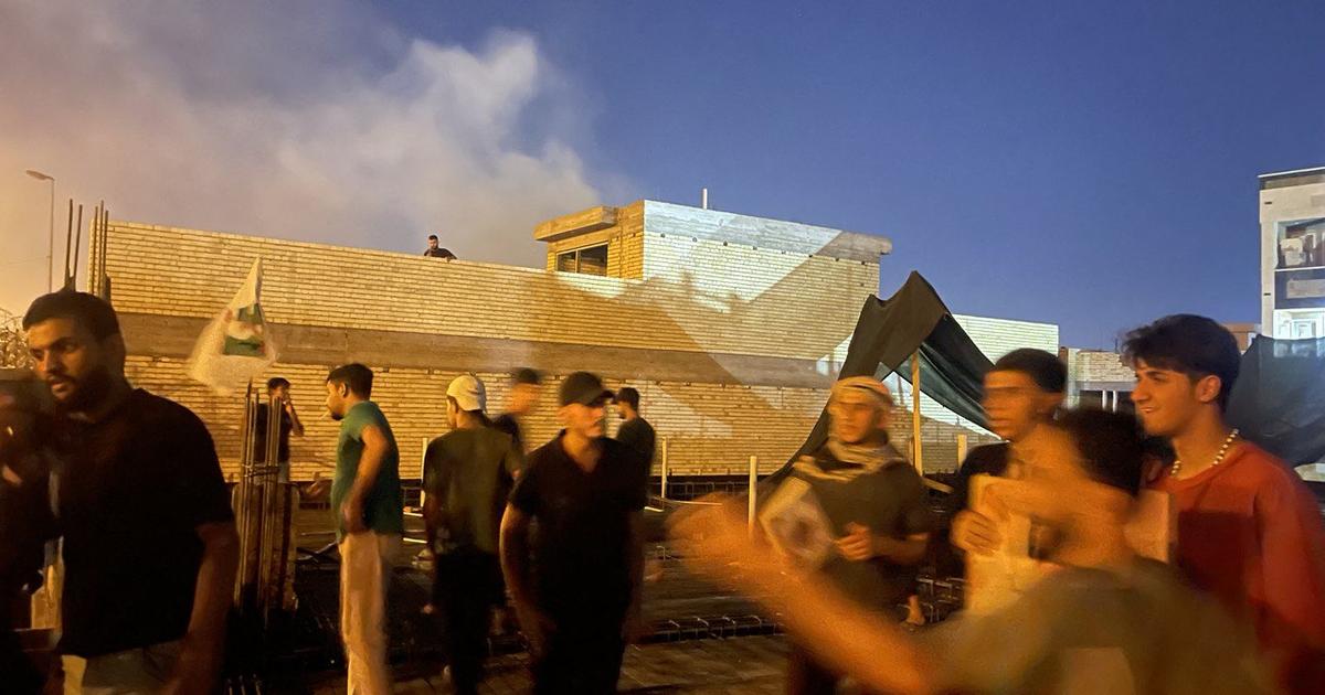 De Zweedse ambassade in Bagdad brandde af