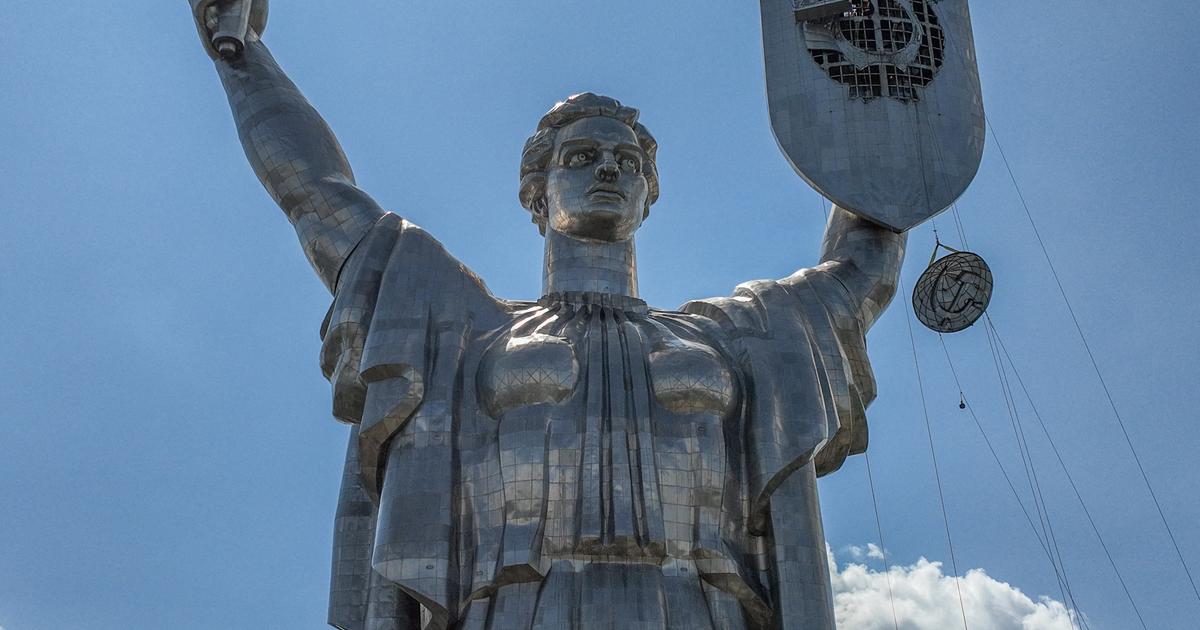 Soviet Hammer And Sickle Removed From Monumental Kiev Statue - The ...