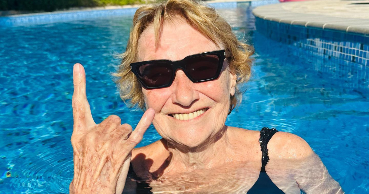 “Punk is not dead”.  Carla Bruni published a photo of her mother, 93-year-old Marisa, in a swimsuit.