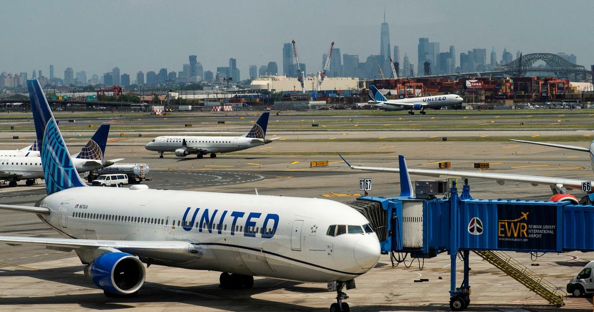 United Airlines suspends all departures due to equipment problem