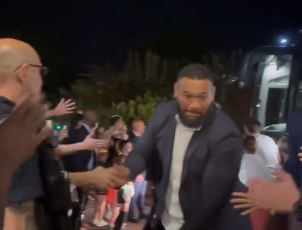 Coupe du monde de rugby: en vidéo, le retour triomphal des Bleus à leur hôtel