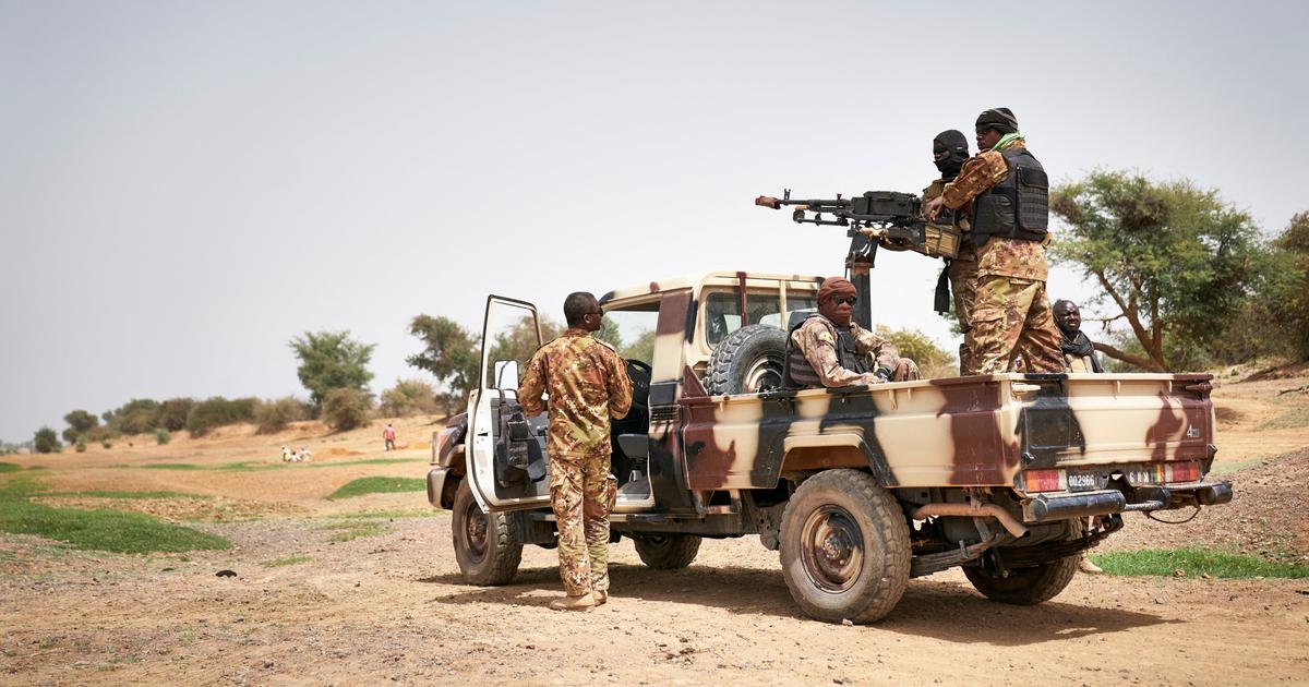 Des hommes armés attaquent et prennent le contrôle de deux camps militaires dans le nord du Mali