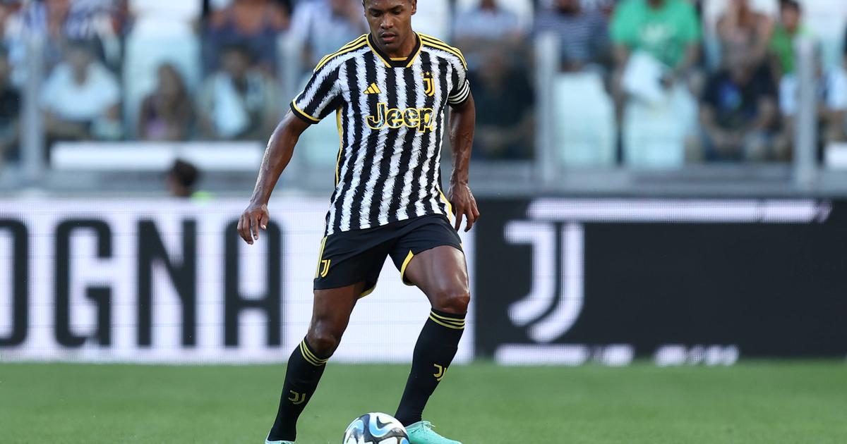 Alex Sandro Out with Hamstring Injury: Juventus Turin Defender to Miss Next Matches