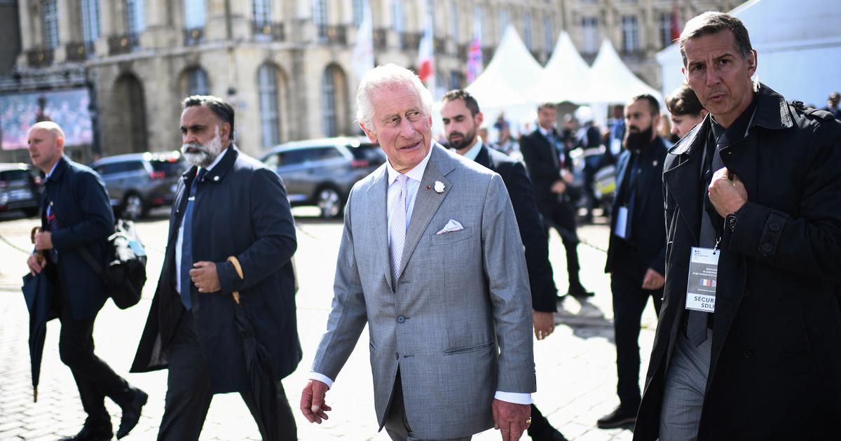 Coupe du monde de rugby : en déplacement à Bordeaux, le roi Charles III accueilli par les Fidjiens (vidéo)