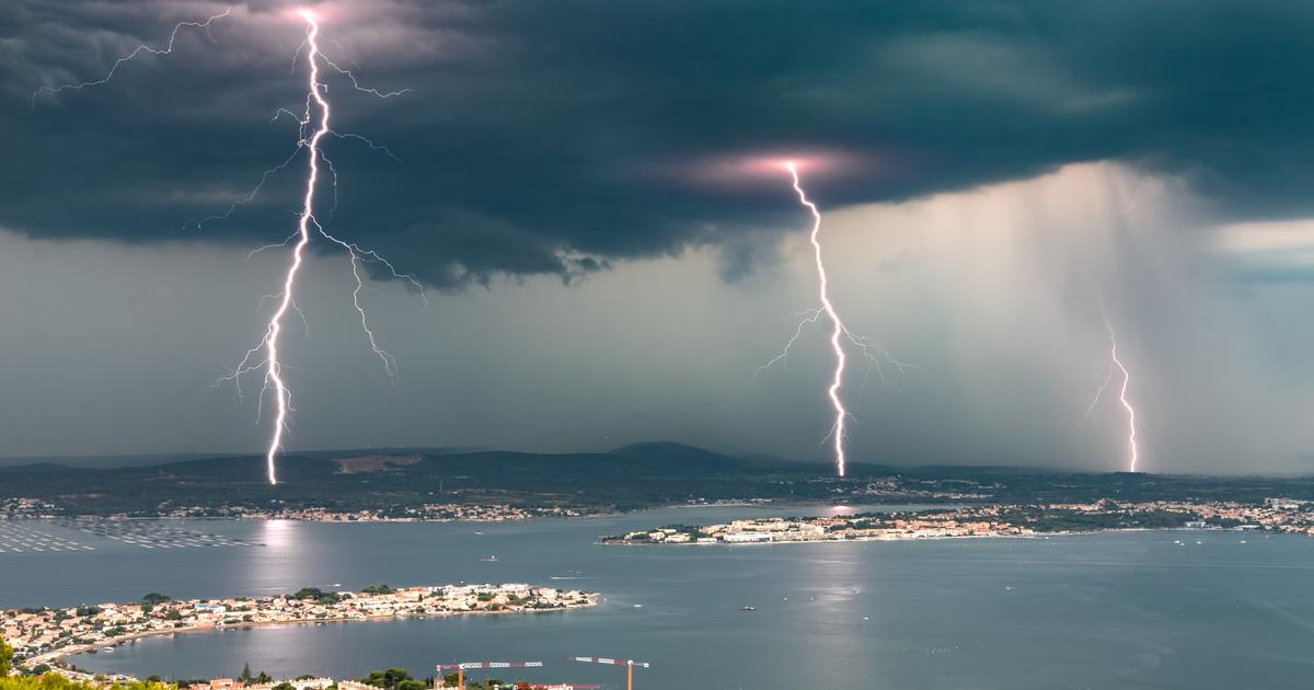 Trois éclairs simultanés dans l’Hérault : la photo spectaculaire d'un chasseur d'orages
