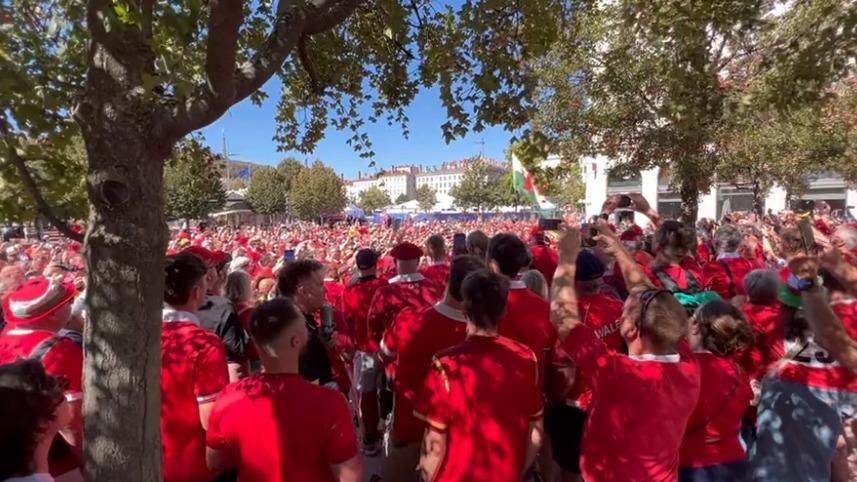 Coupe du monde de rugby : à Lyon, une vague rouge déferle avant Galles-Australie