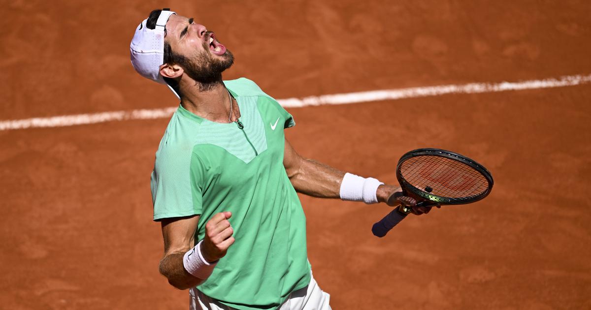 Khachanov wins title in Zhuhai, his first in five years