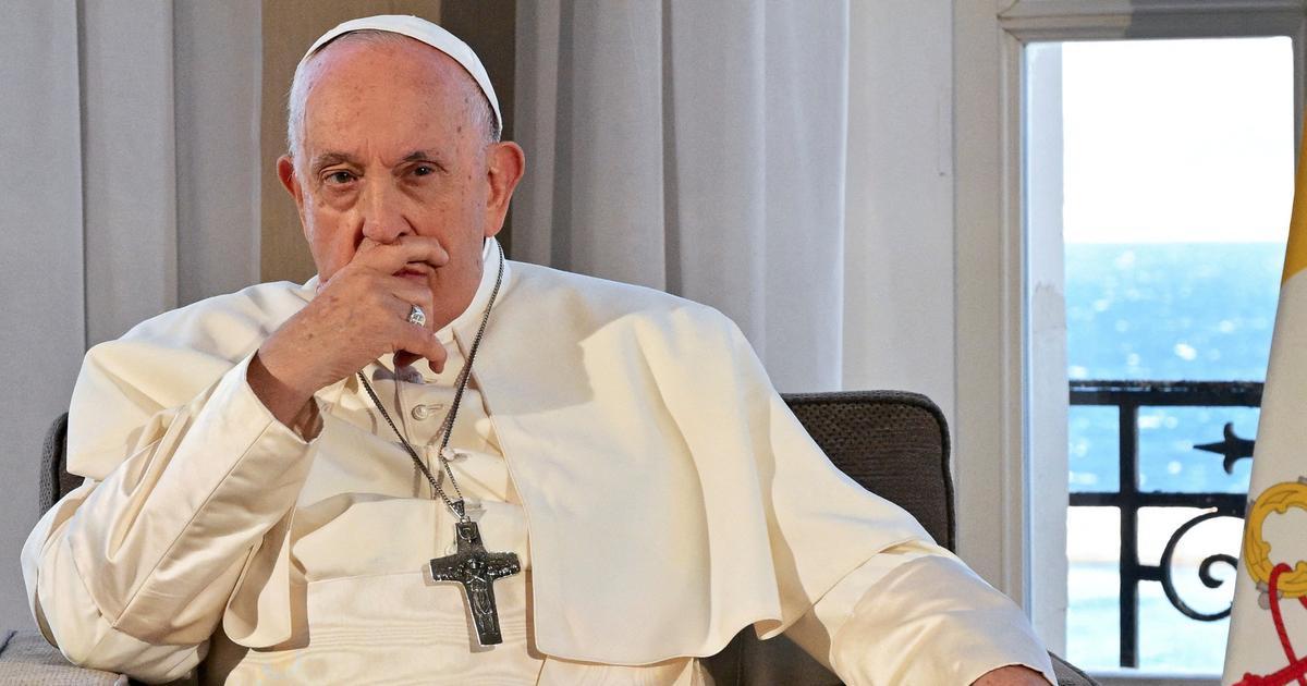 Regarder la vidéo Le pape François estime que les «couples de même sexe» peuvent être bénis