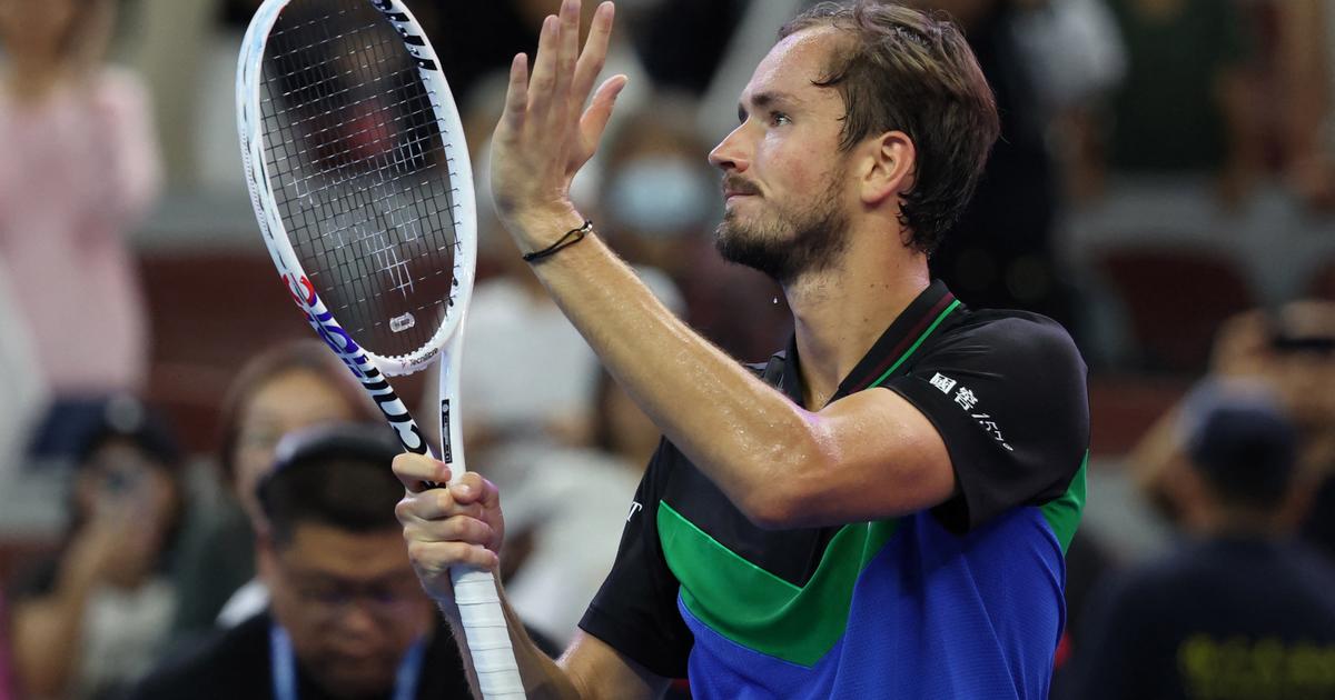 Tennis : Medvedev se débarrasse de Zverev et rallie la finale à Pékin
