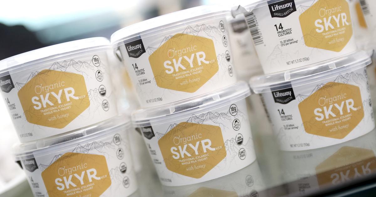 Skyr, die IJslandse yoghurt die de ster is geworden van het verse gedeelte, is misschien niet zo goed voor je gezondheid
