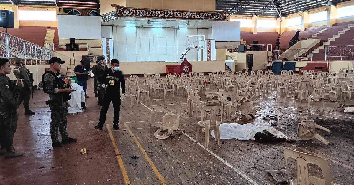 Regarder la vidéo Philippines : un attentat à la bombe lors d'une messe catholique fait quatre morts