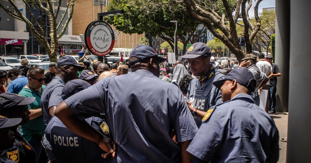 Afrique du Sud : une foule ligote puis brûle vifs 7 criminels présumés