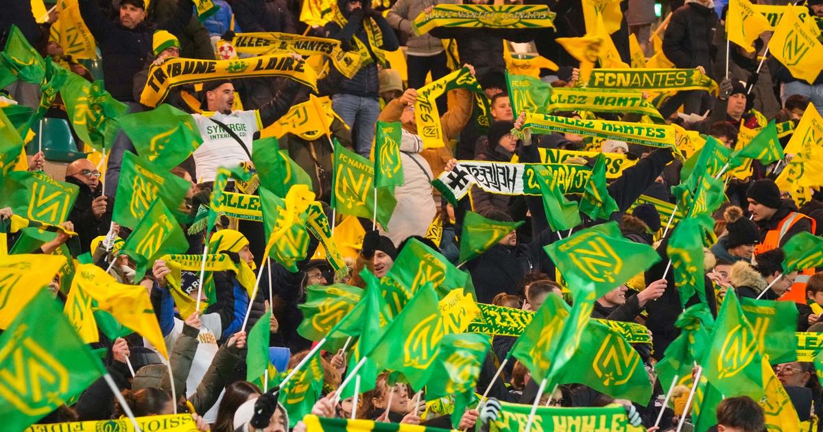 Sweat à Capuche Humoristique Supporter De Nantes | Cadeau Fan Du FC Nantes | Message Drôle Pour Nantais