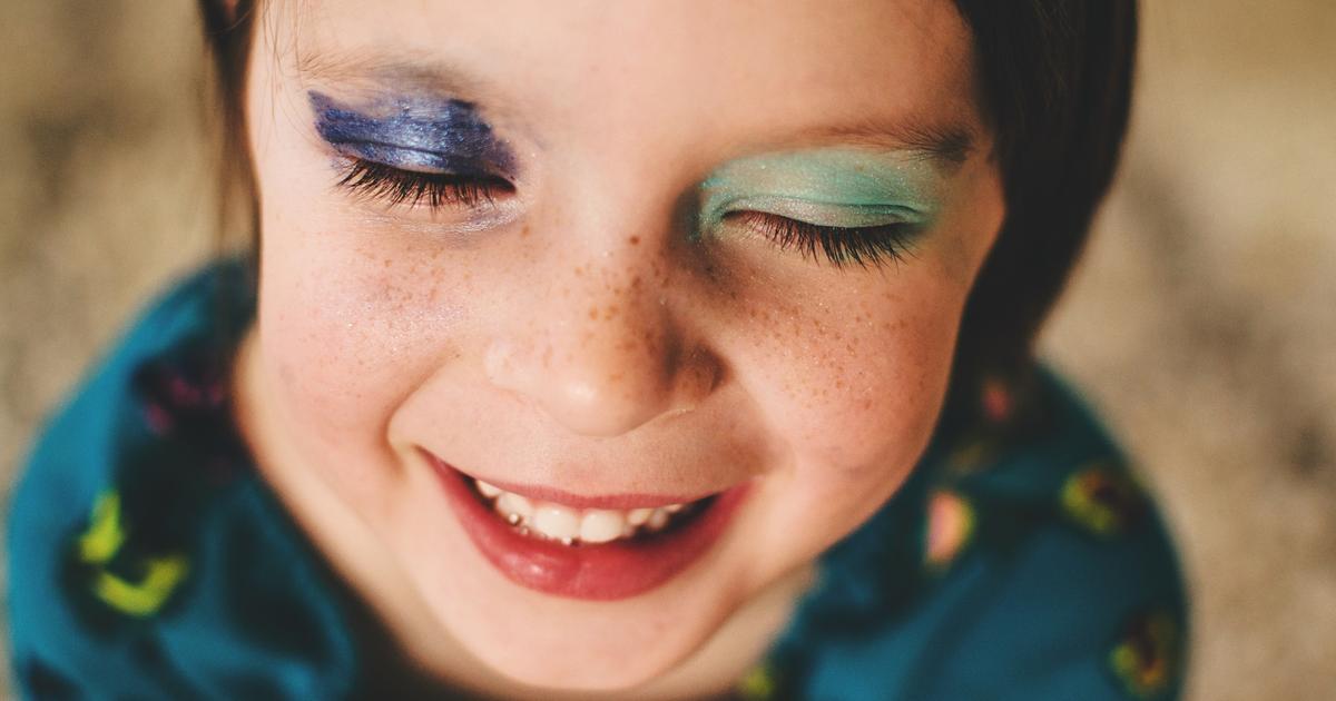 should-you-let-your-child-wear-makeup-for-the-holidays-buna-time