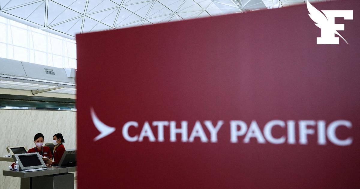 キャセイパシフィック航空の飛行機が大韓航空の飛行機に衝突された