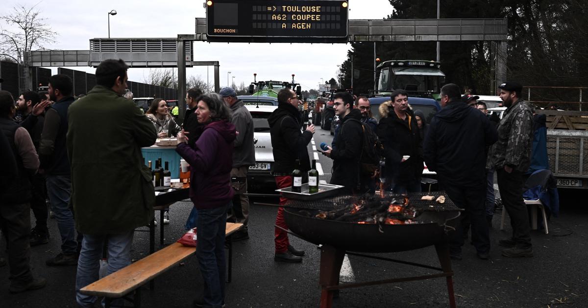 “We Have Rage”: Angry Farmers Block The Bordeaux Ring Road - The ...