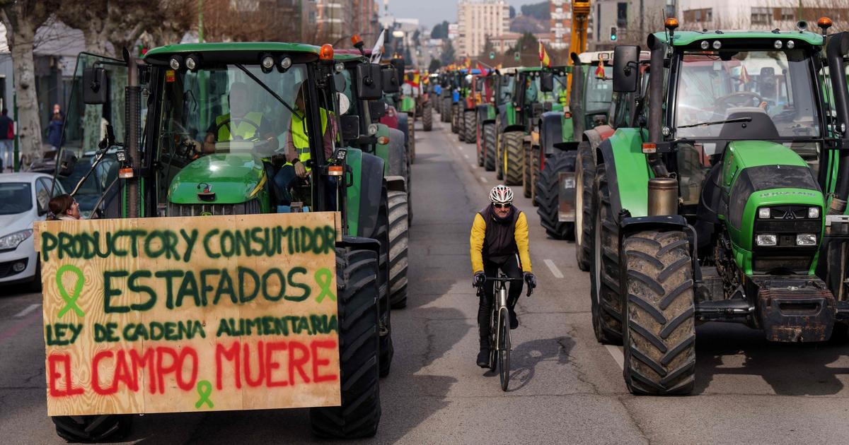 Los agricultores españoles continúan con protestas y bloqueos