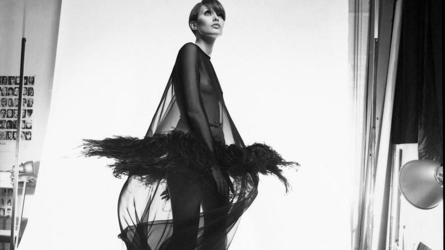 Et Yves Saint Laurent inventa la robe transparente