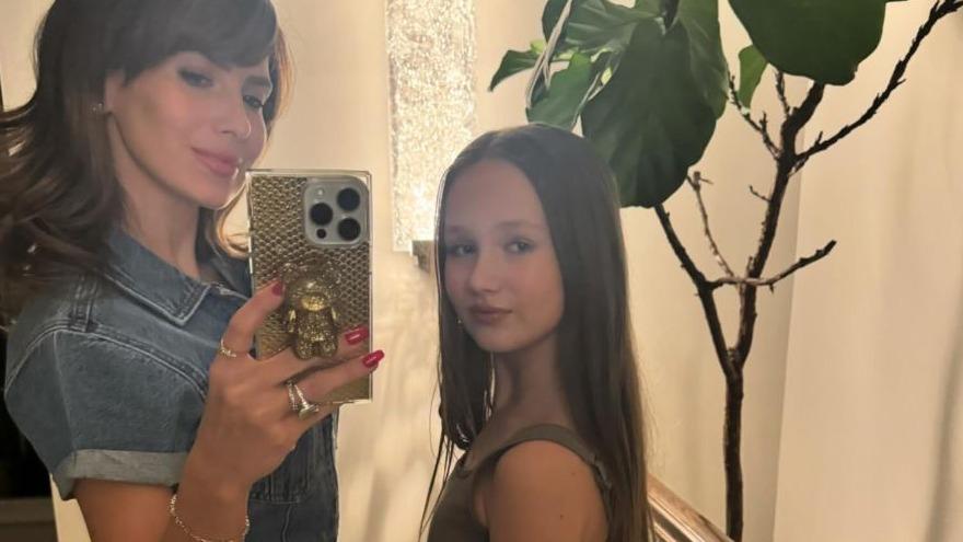 Hilaria Baldwin critiquée pour avoir partagé une photo de sa fille Carmen, 10 ans, avec le visage entièrement maquillé