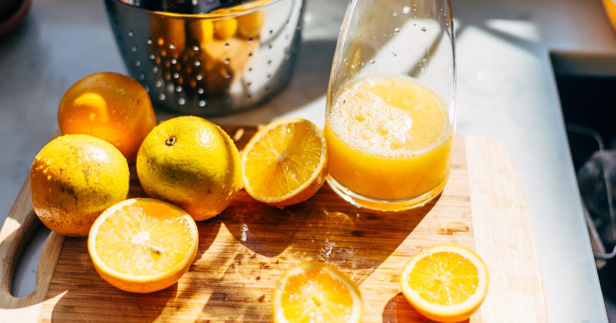 Le grand débat sur le jus d’orange au petit déjeuner : bon pour la santé ou non ?