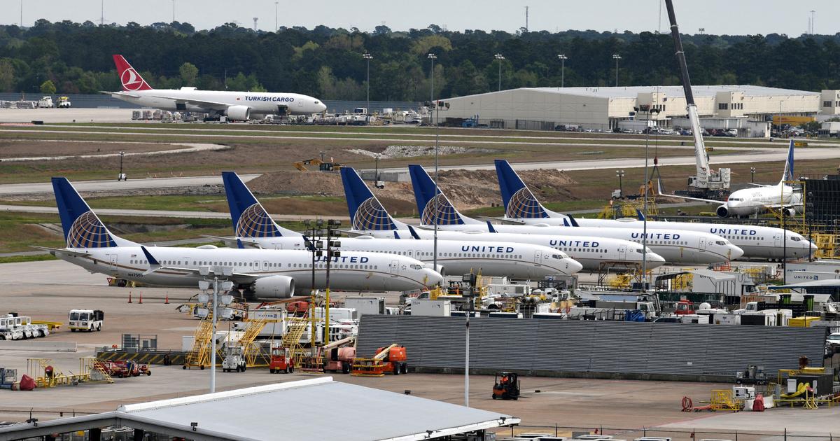 Een United Airlines 737 landde met een ontbrekend buitenpaneel