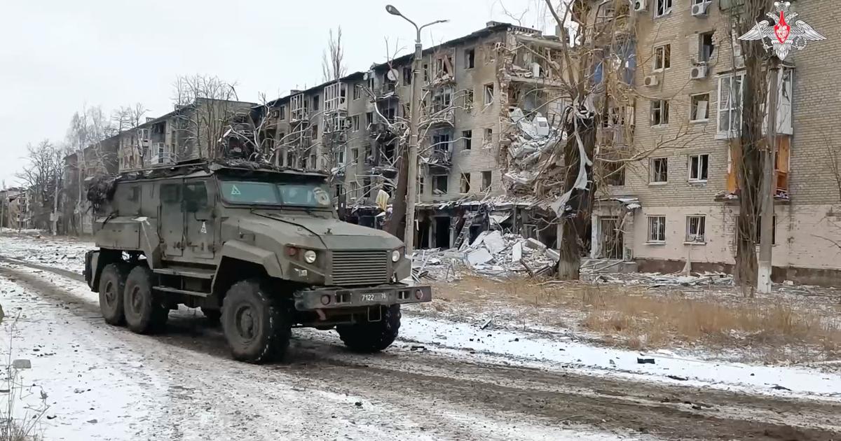 Po zwycięstwie w bitwie pod Awdijówką Rosjanie dążą do „konsumowania” rezerw Kijowa