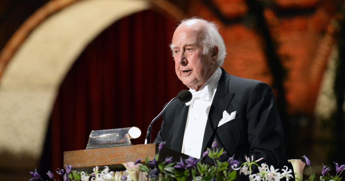 Peter Higgs, vencedor do Prêmio Nobel de Física de 2013, morreu aos 94 anos