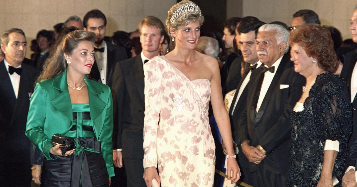 La fameuse veste jonquille, sa somptueuse robe à fleurs roses... les 6 tenues de Lady Diana mises aux enchères